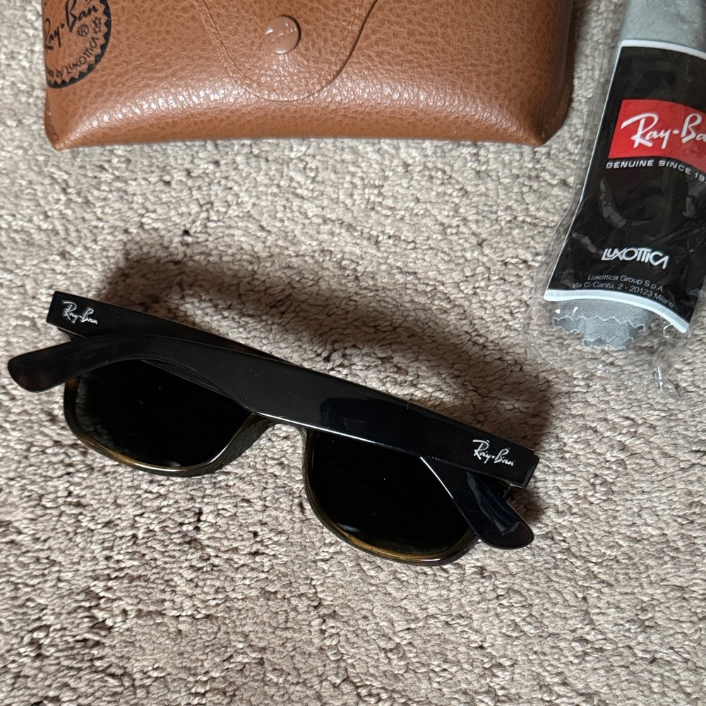 Ray-Ban Classic Black Sunglasses with Brown Case - Picture 2 of 5